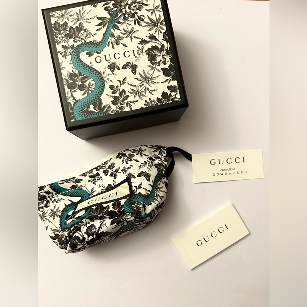 Gucci Sterling Silver Open Heart Ring Size 6 New with Box & Dust Bag - Picture 3 of 4